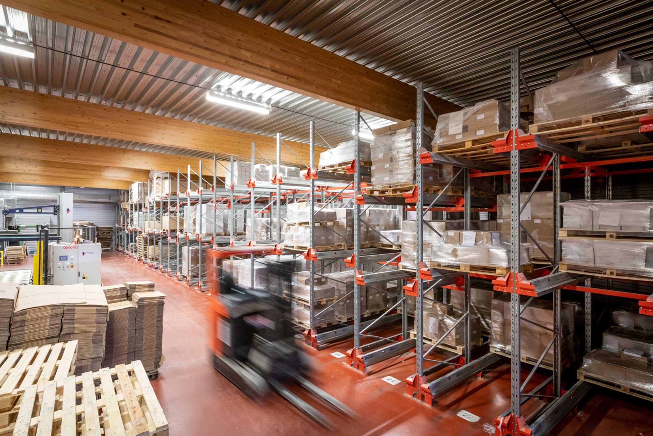 Daneels Media Group Magazijn